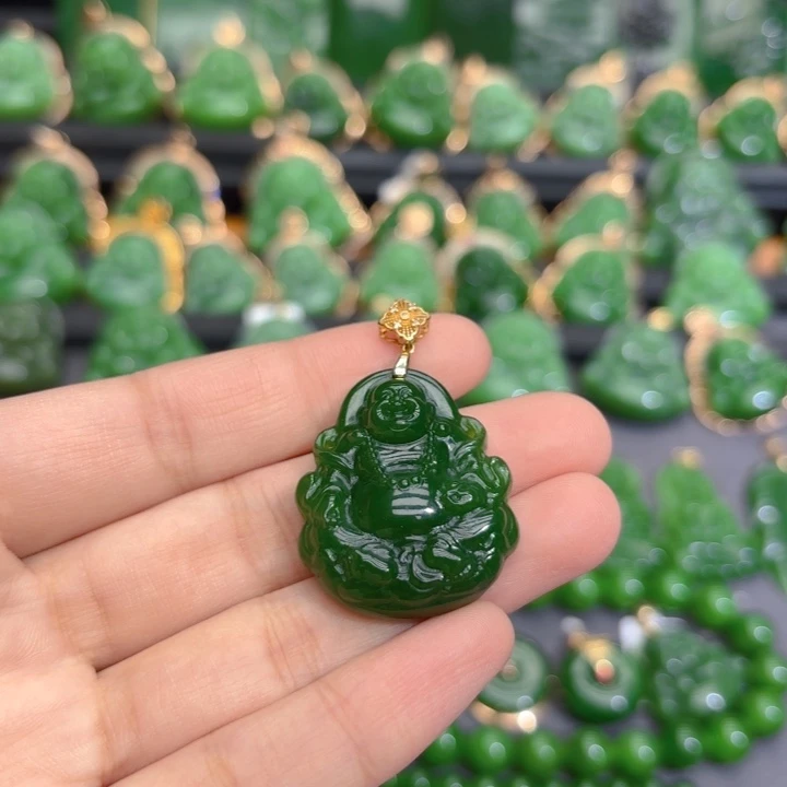 颈饰18K金镶嵌和田玉（碧玉）