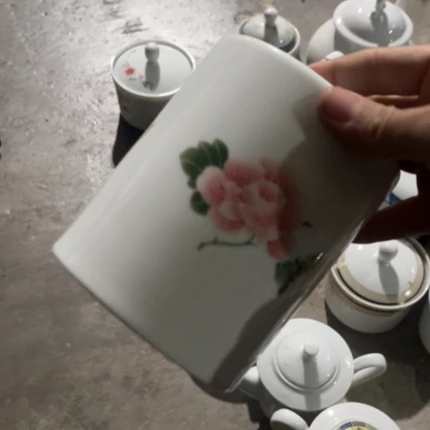 瓷其他笔筒一个陶瓷