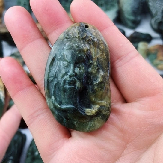 未镶嵌岫岩河磨玉（透闪石质玉）挂件