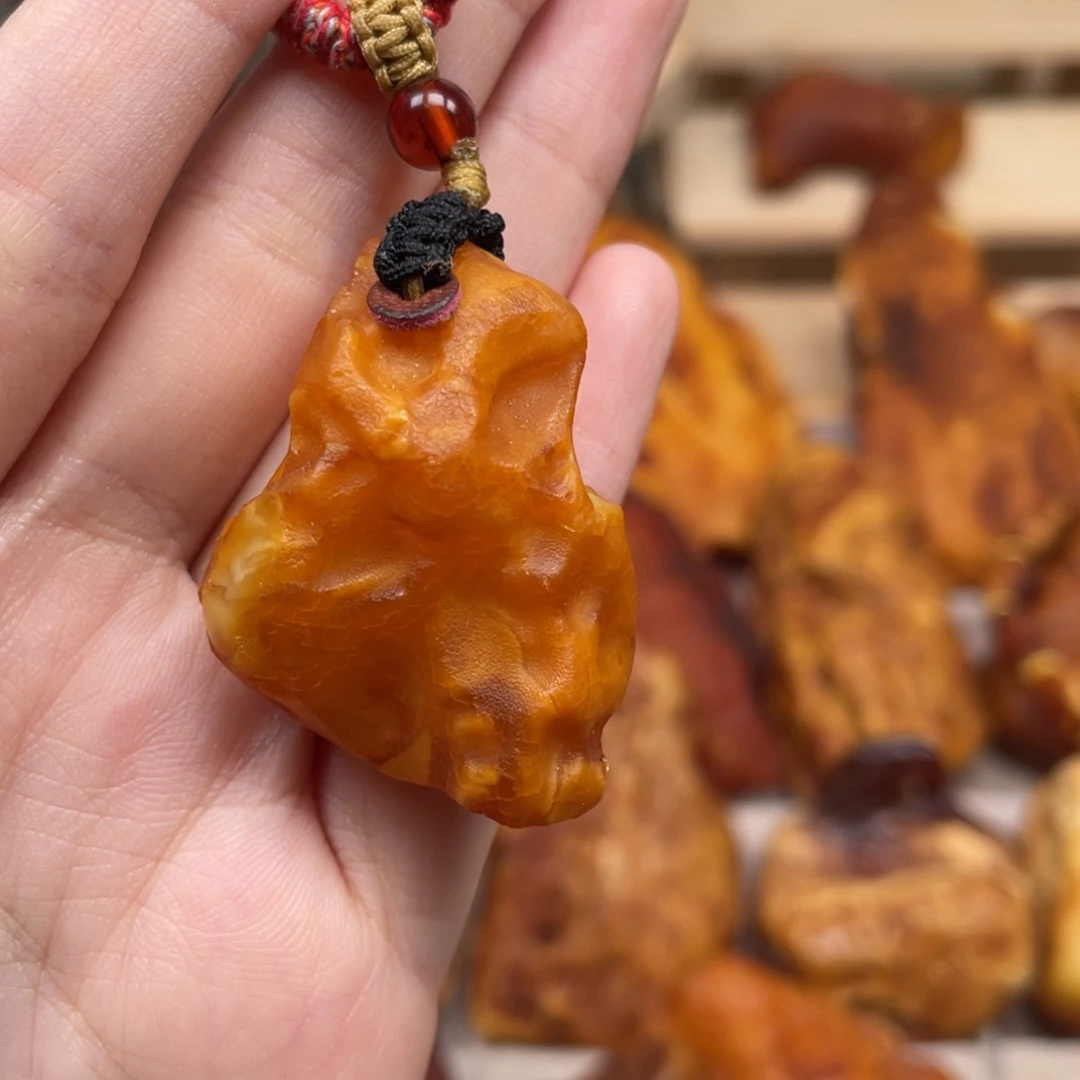 未镶嵌琥珀珠宝奇石