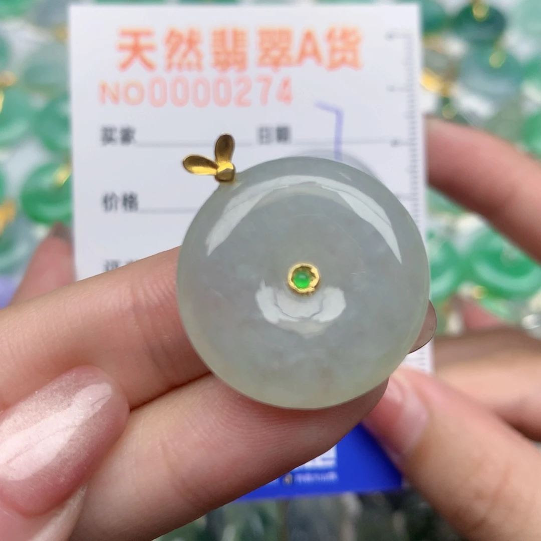 翡翠18K金镶嵌颈饰扣