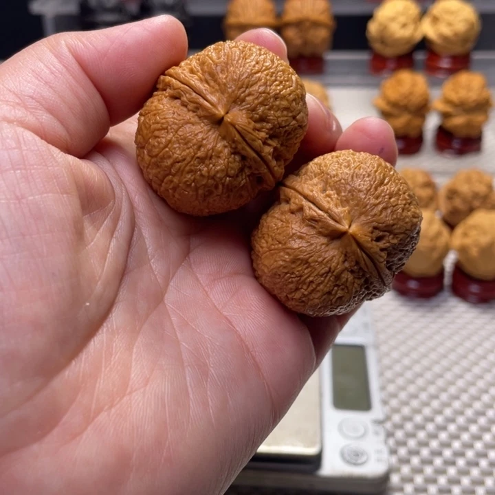 文玩核桃把件22铁绣球