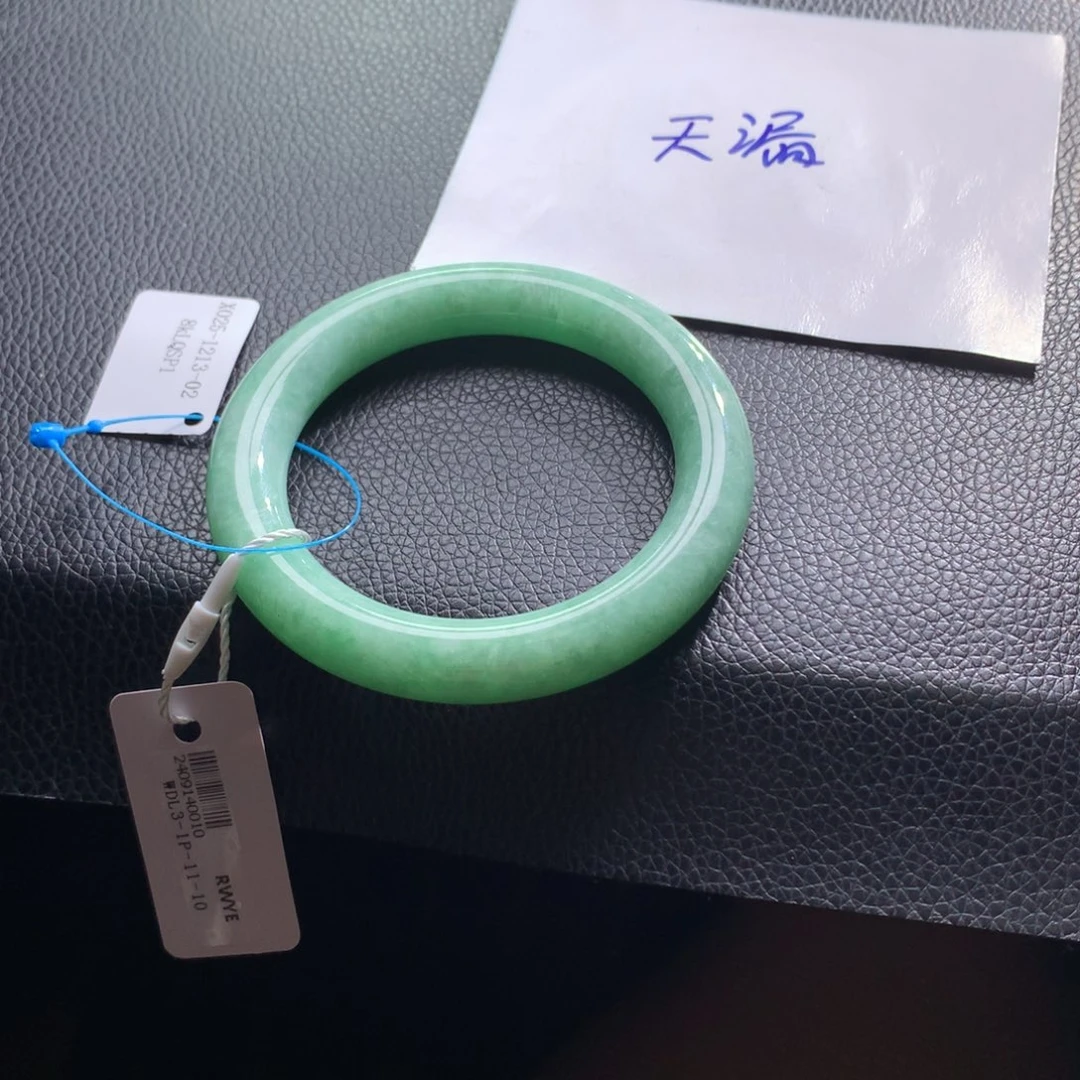 定制翡翠未镶嵌翡翠手镯