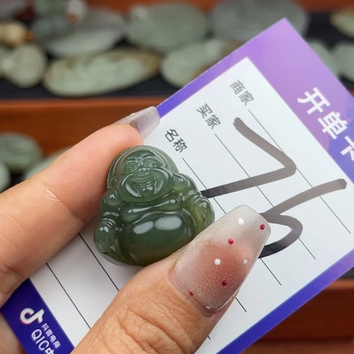 莎***莎和田玉未镶嵌珠宝奇石