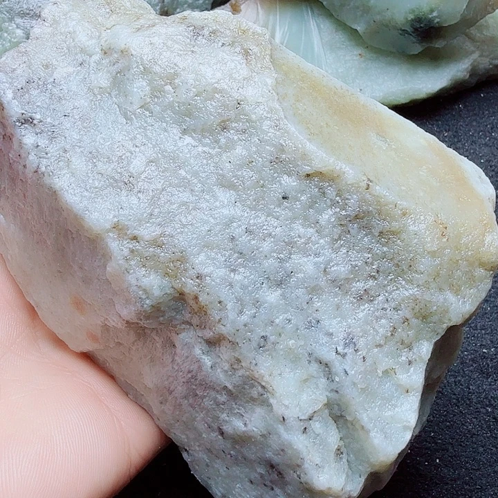 未镶嵌和田玉（糖玉）珠宝半成品