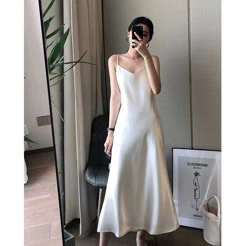 【月曦】复古高级感缎面吊带连衣裙夏新款性感V领过膝A字长裙