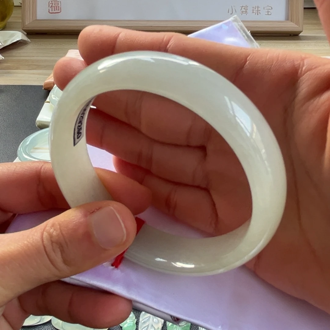 翡翠手镯未镶嵌手镯