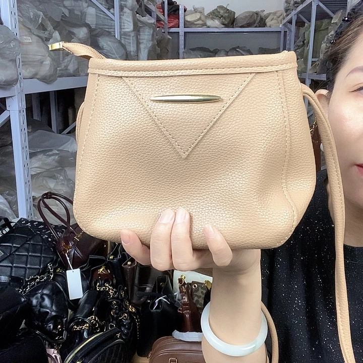 蚕丝小牛剖层皮革PU