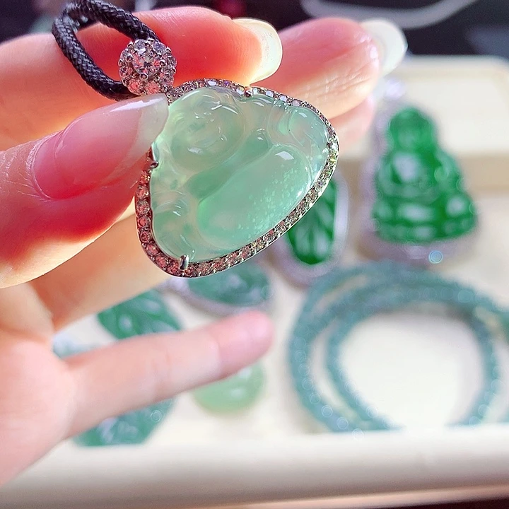 翡翠颈饰未镶嵌天然