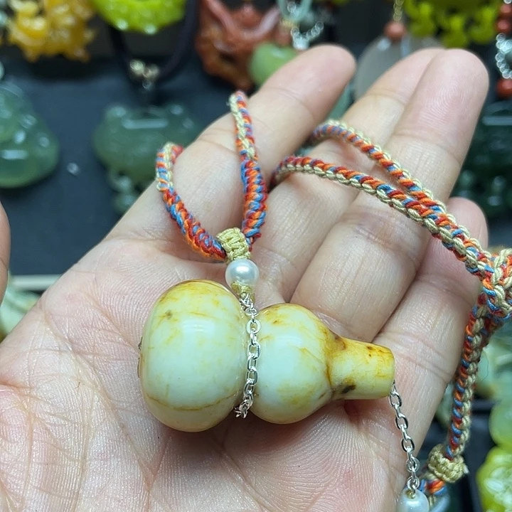 未镶嵌蛇纹石玉颈饰