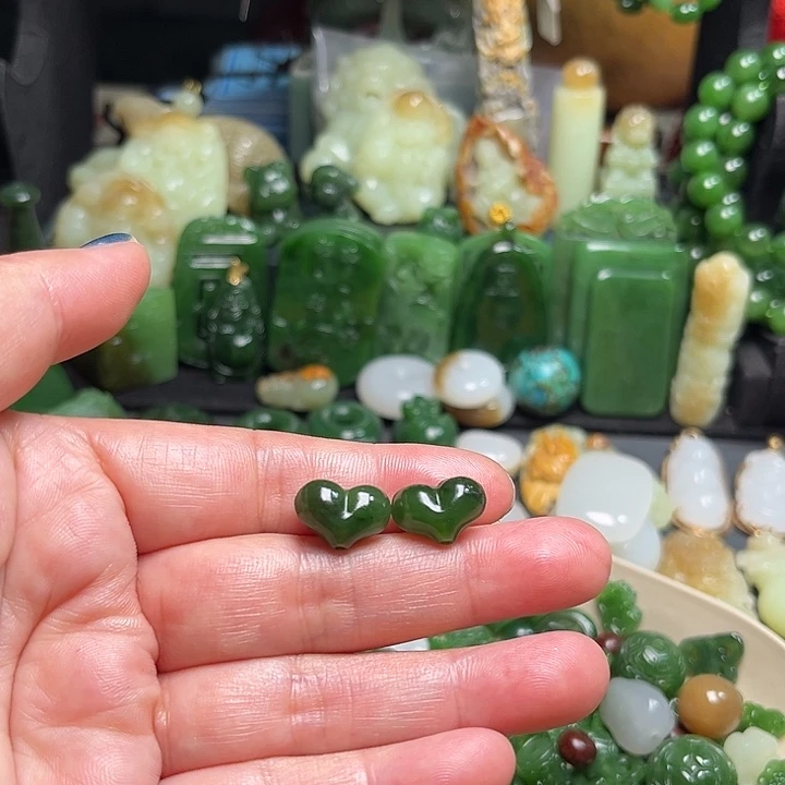 鸿***上和田玉未镶嵌颈饰