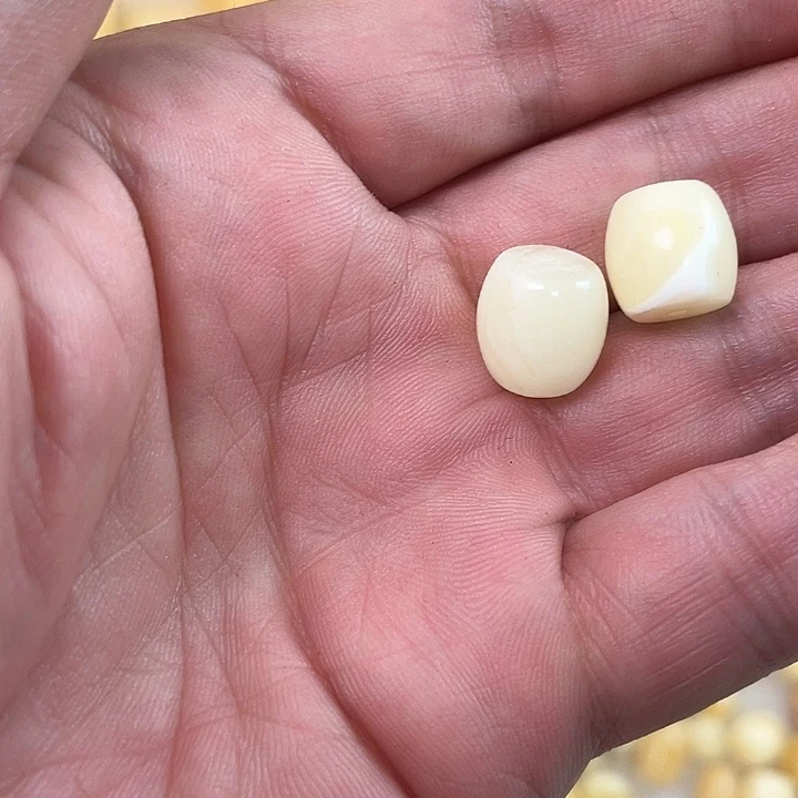 裸石琥珀未镶嵌大**哥直切
