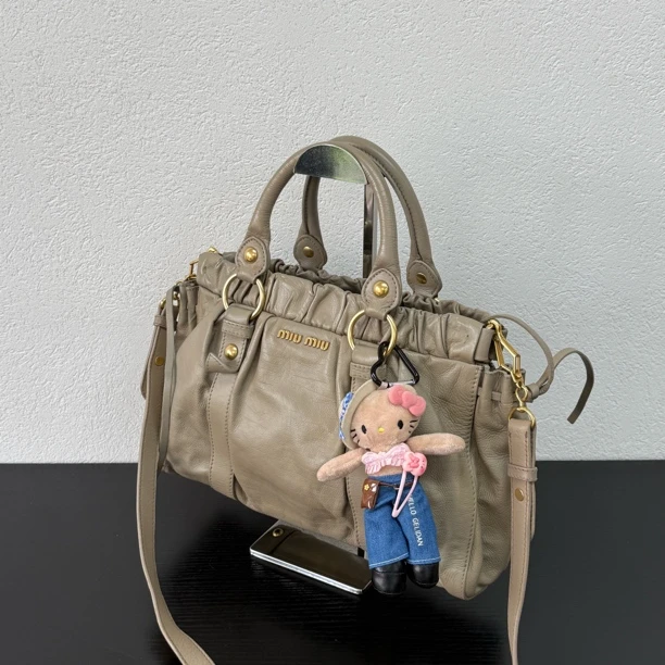 95新 MIU MIU/缪缪 荔枝纹褶皱机车托特单肩斜挎包 底长34 118727