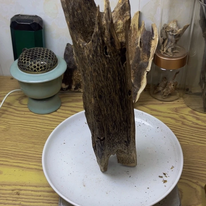 沉香沉香碎屑绿棋172 克，。