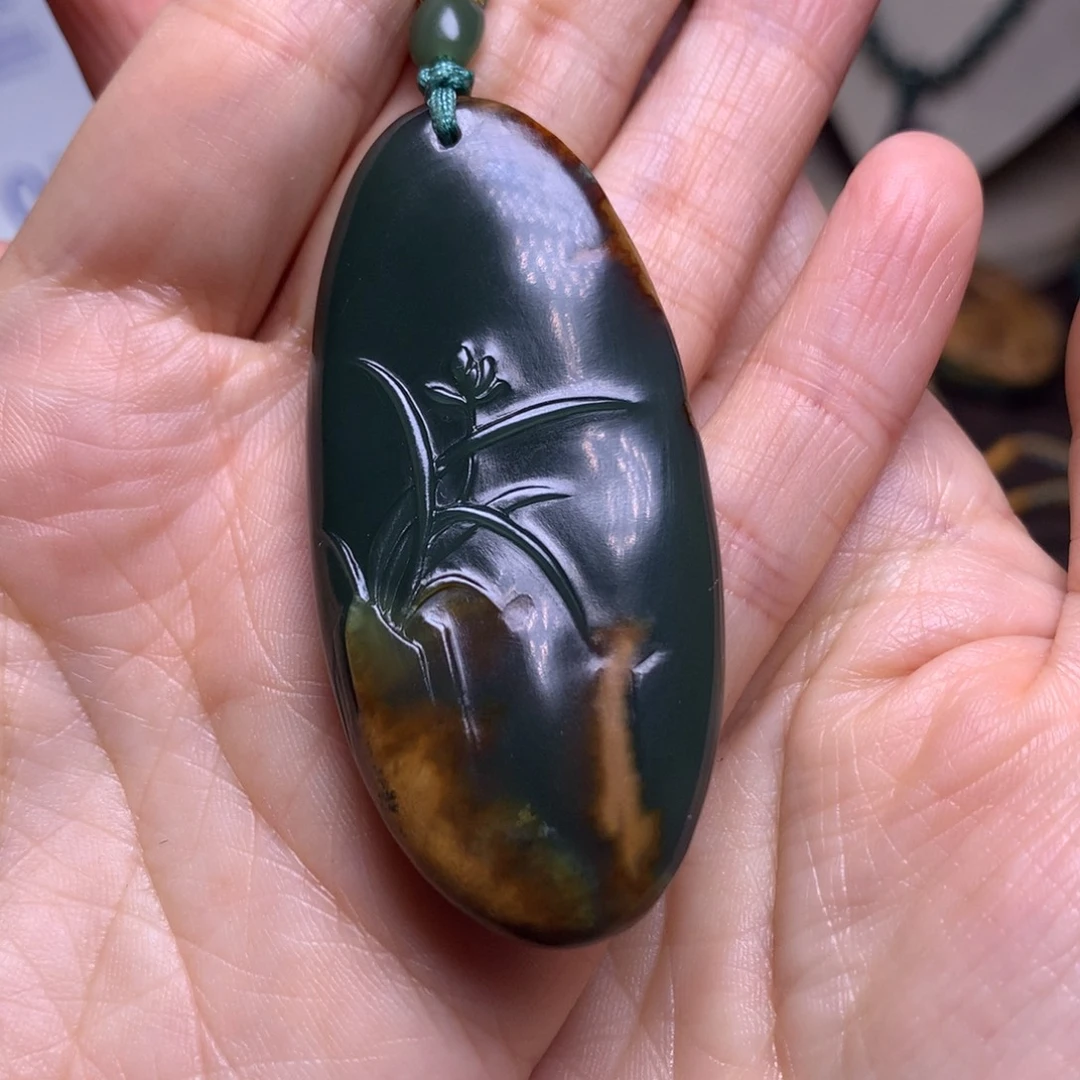 玉***儿岫岩河磨玉（透闪石质玉）未镶嵌挂件