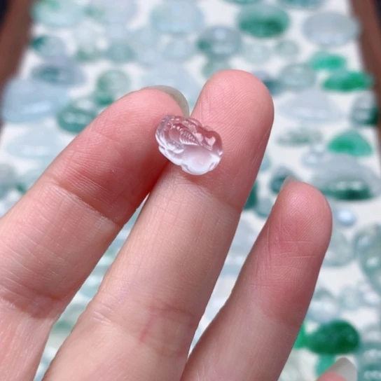 翡翠未镶嵌颈饰高冰貔貅