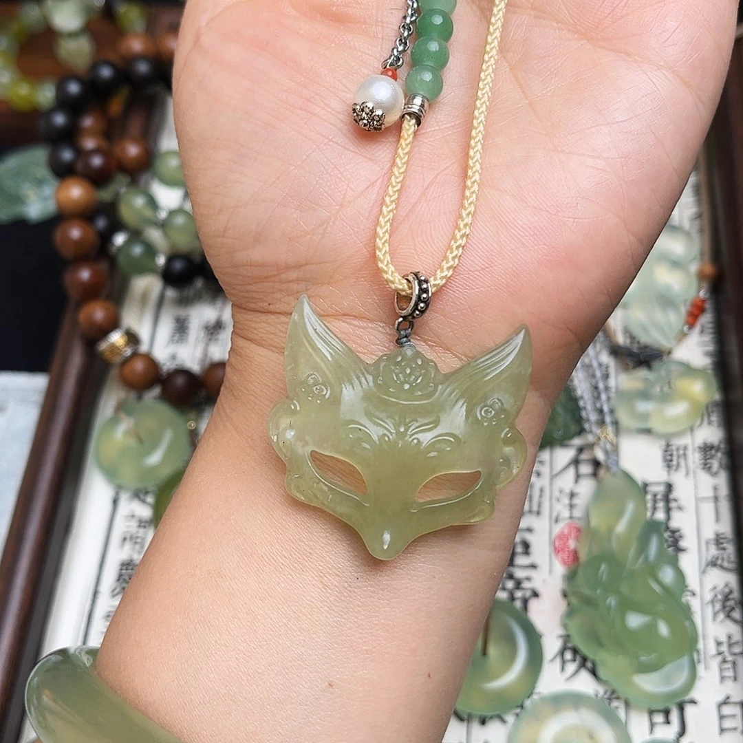 蛇纹石玉未镶嵌颈饰