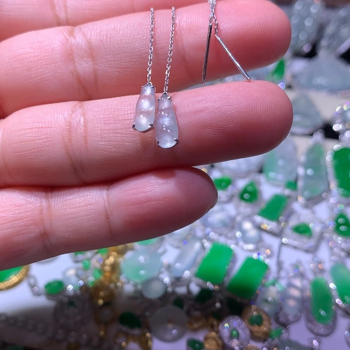 18K金镶嵌翡翠耳饰