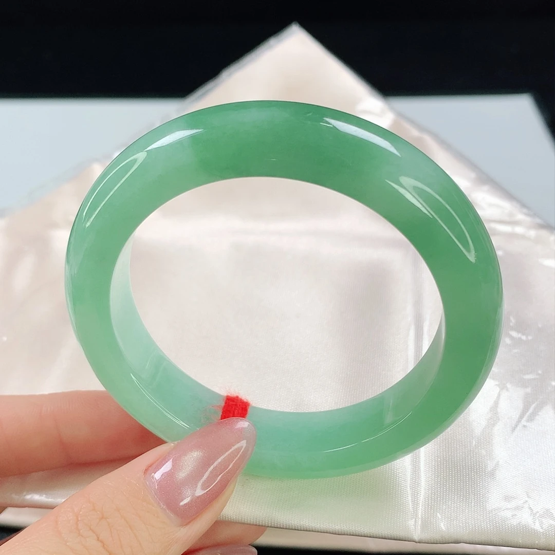 翡翠手镯未镶嵌667翡翠