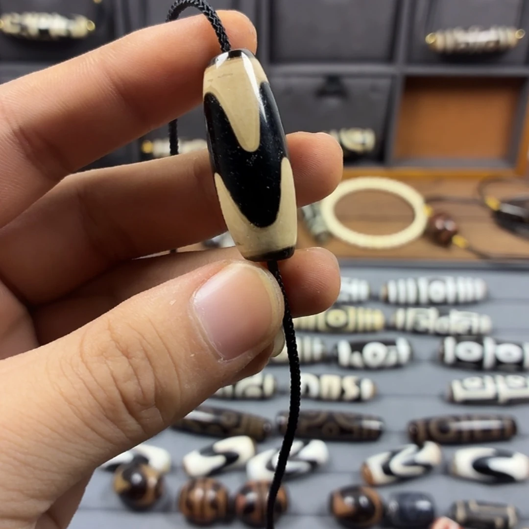 昱***）玛瑙/玉髓未镶嵌颈饰