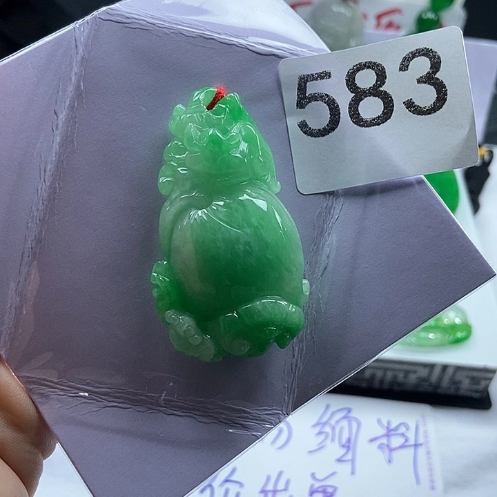 翡翠未镶嵌吊坠(赠链)