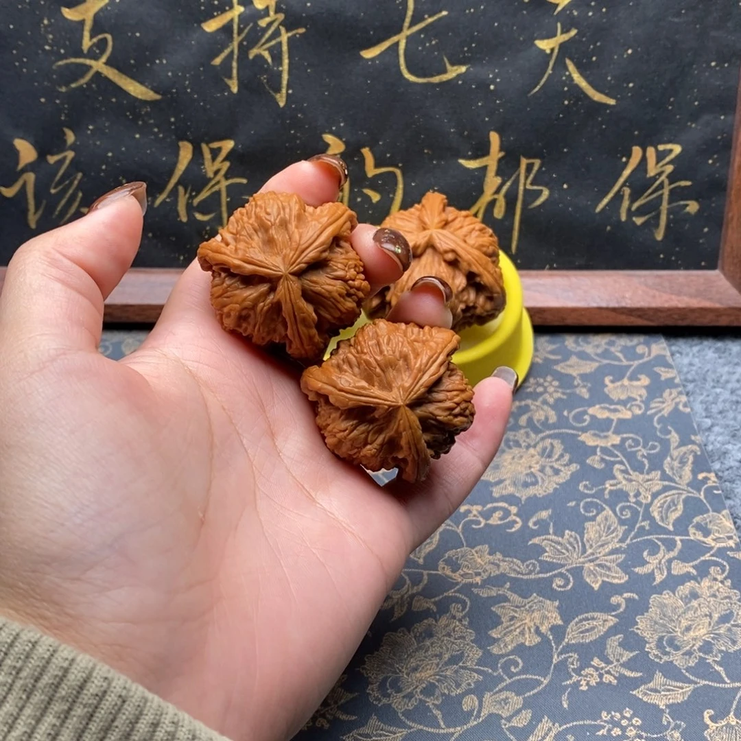 吊坠文玩核桃小*?白狮子