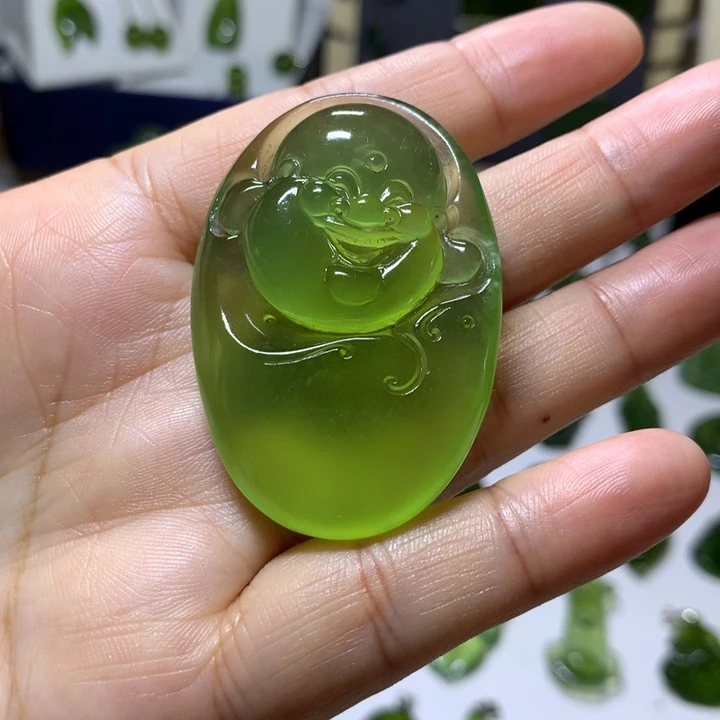 岫玉未镶嵌颈饰吊坠