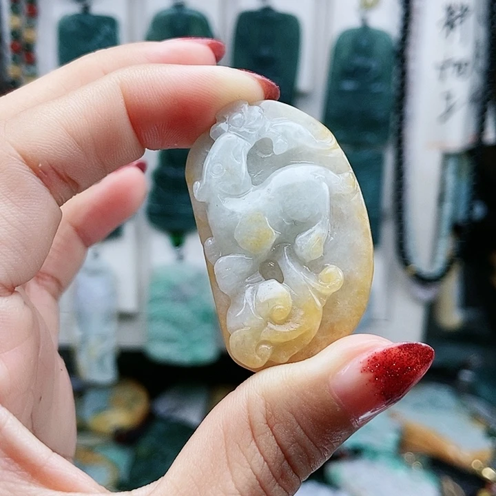 颈饰足铂镶嵌翡翠翡翠