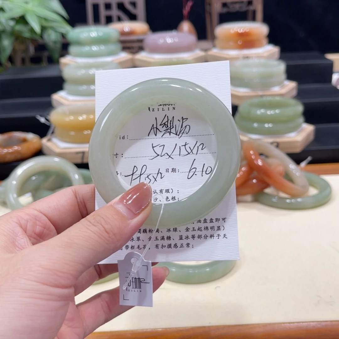 石英质玉手镯未镶嵌小****）