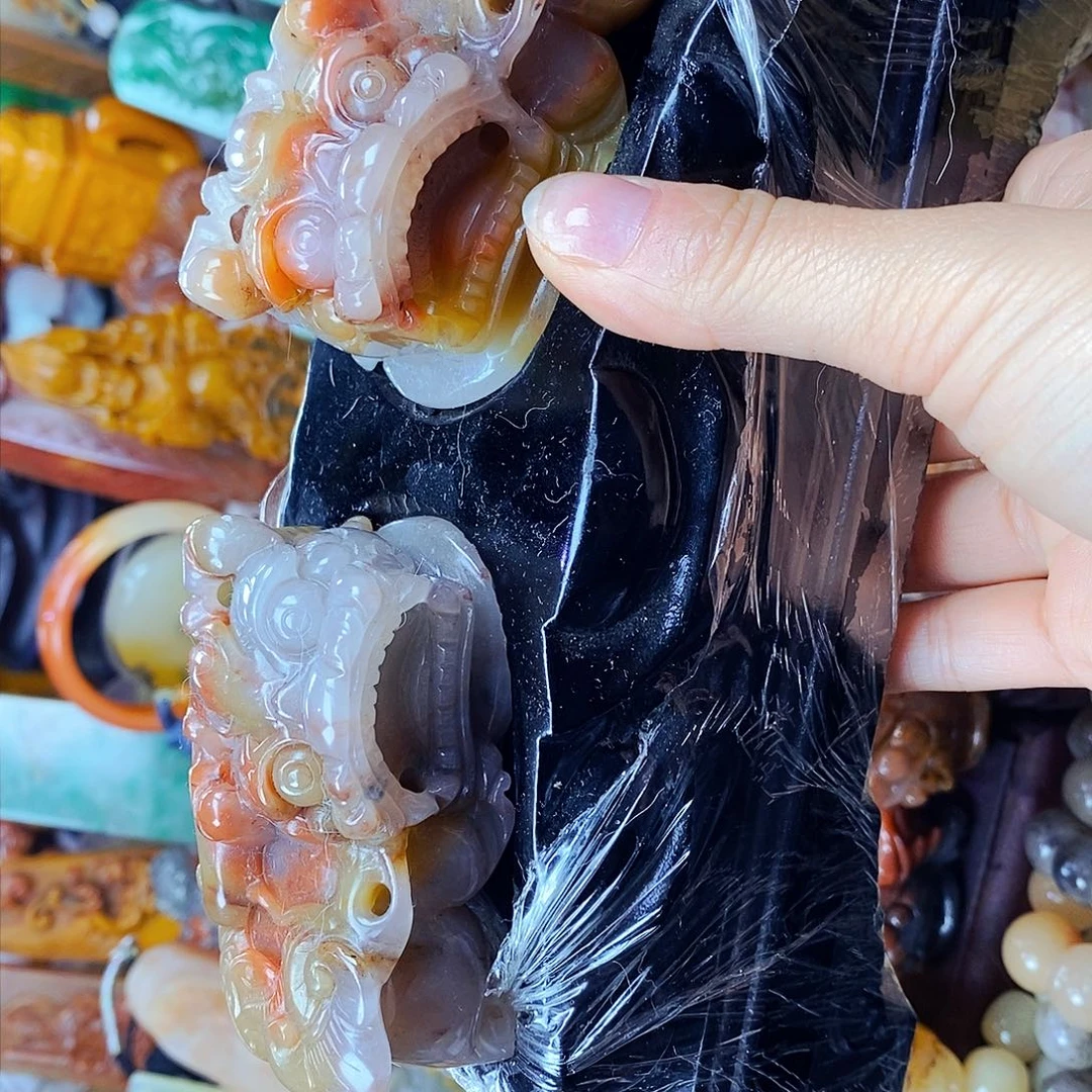 石英质玉（黄龙玉）未镶嵌颈饰