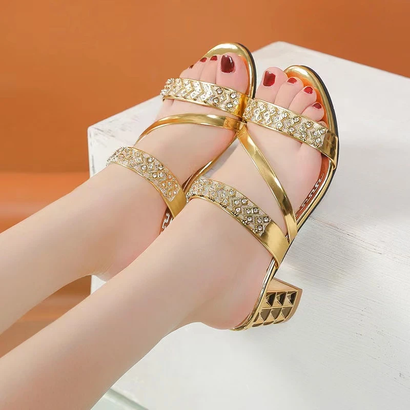 【即将开启】新款时尚女士简约穿搭中跟凉拖鞋