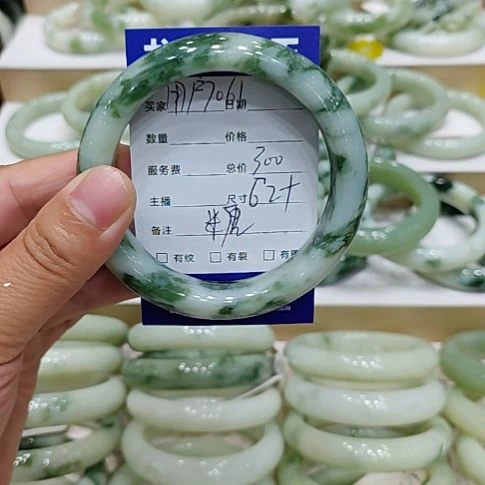用***1未镶嵌透闪石-蛇纹石玉手镯