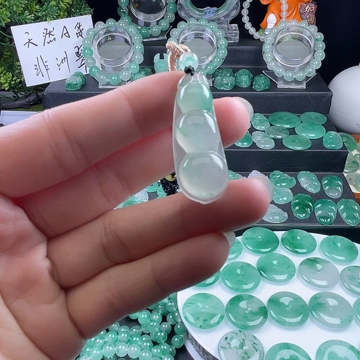 石英质玉未镶嵌颈饰