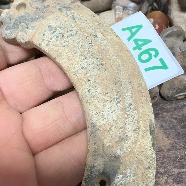 蛇纹石玉颈饰未镶嵌