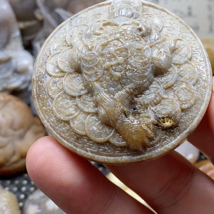 石英质玉颈饰未镶嵌有瑕