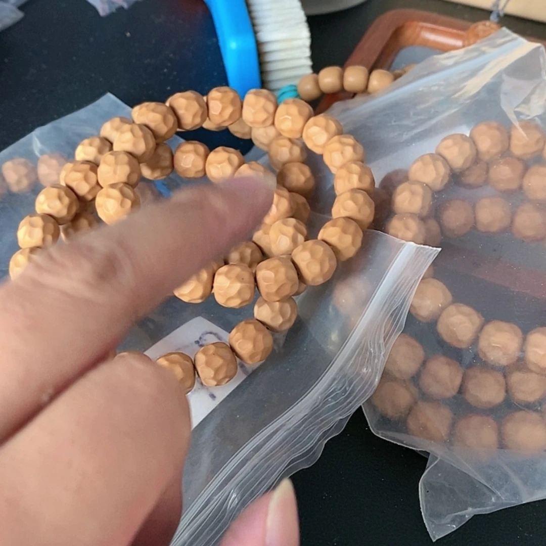 【闪购商品】猴头核桃吊坠二级奶酪