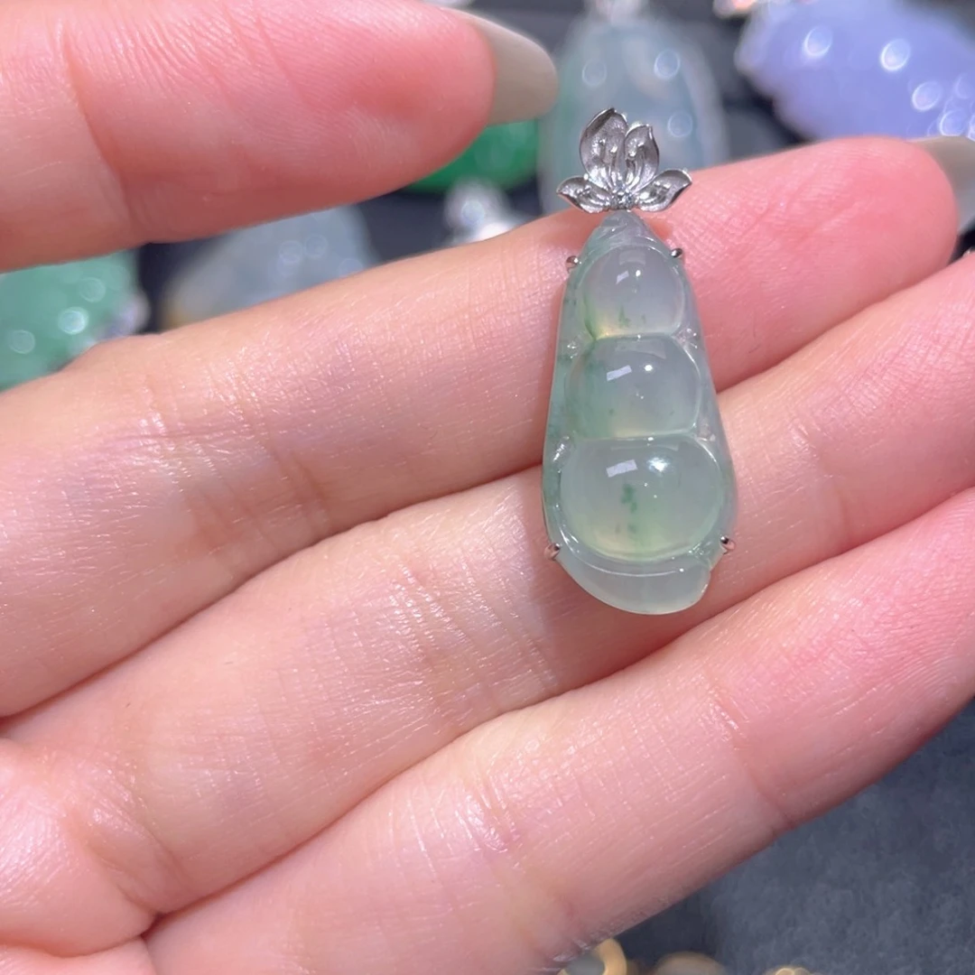 颈饰18K金镶嵌翡翠翡翠