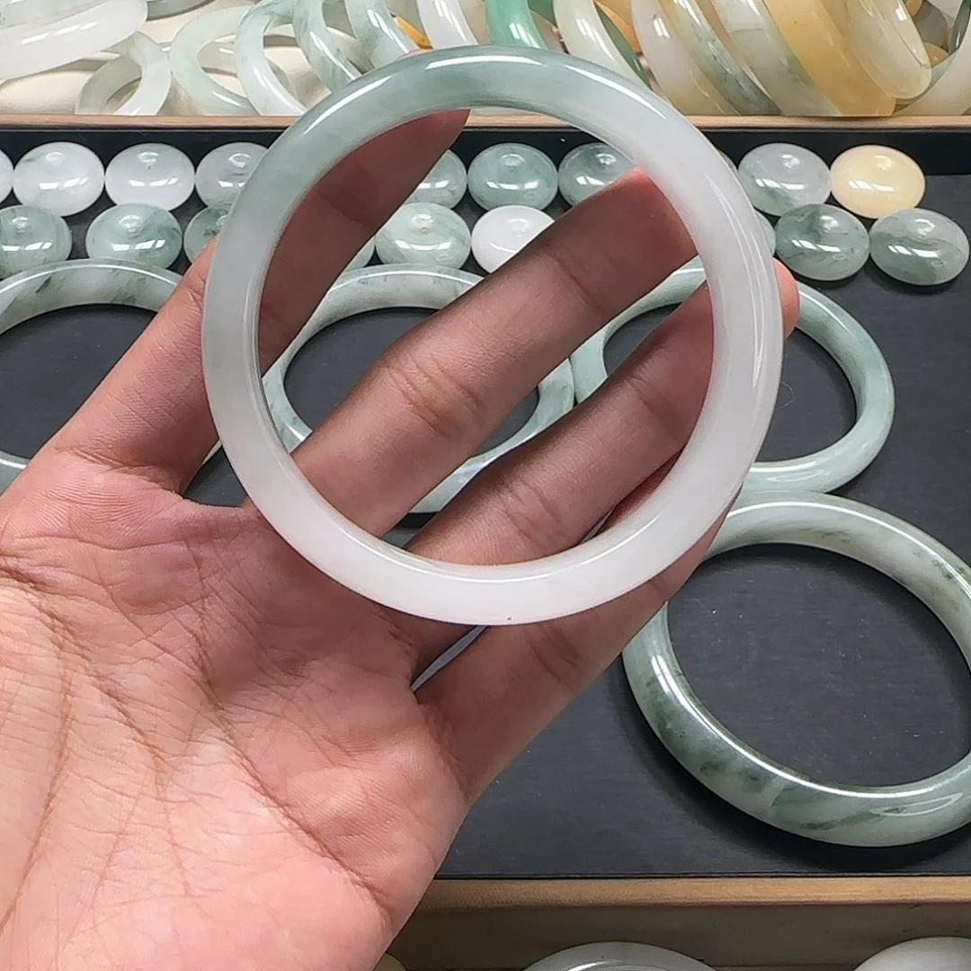 1***冬石英质玉未镶嵌手镯天山翠半山水