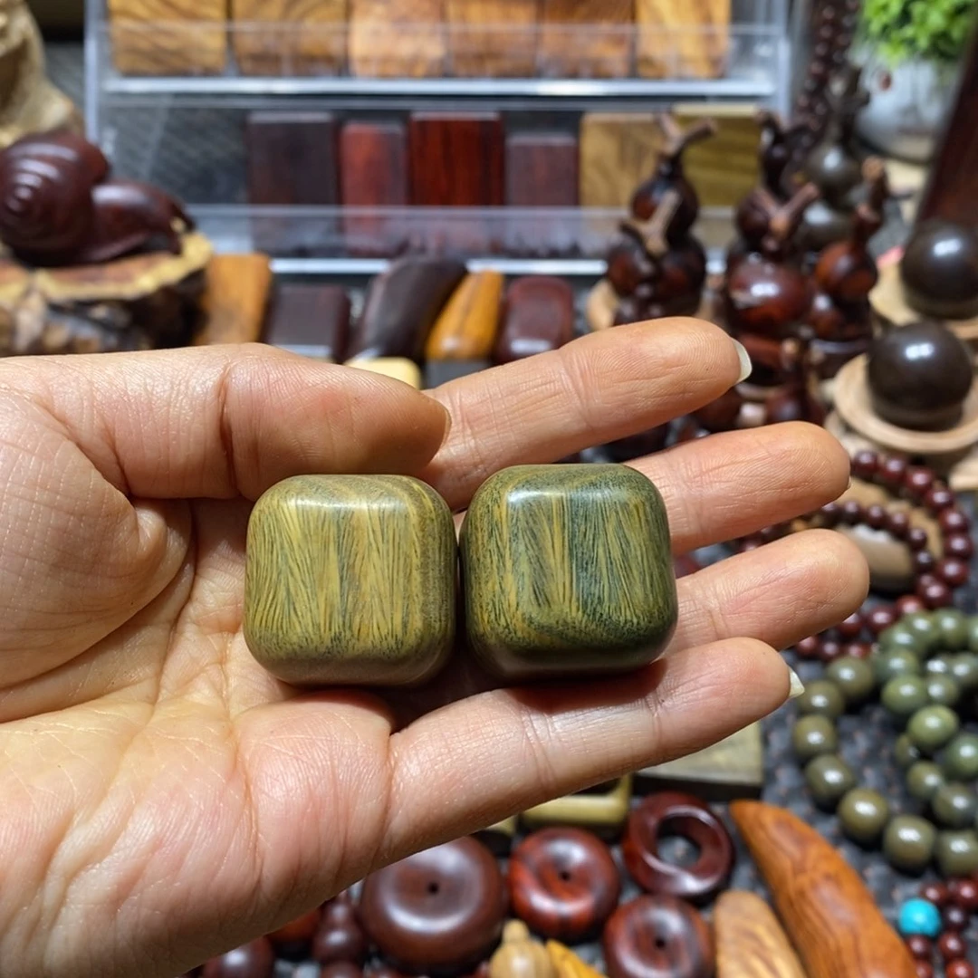 木江*默绿檀木方块两个