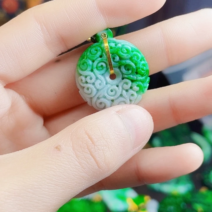 翡翠18K金镶嵌颈饰多样性