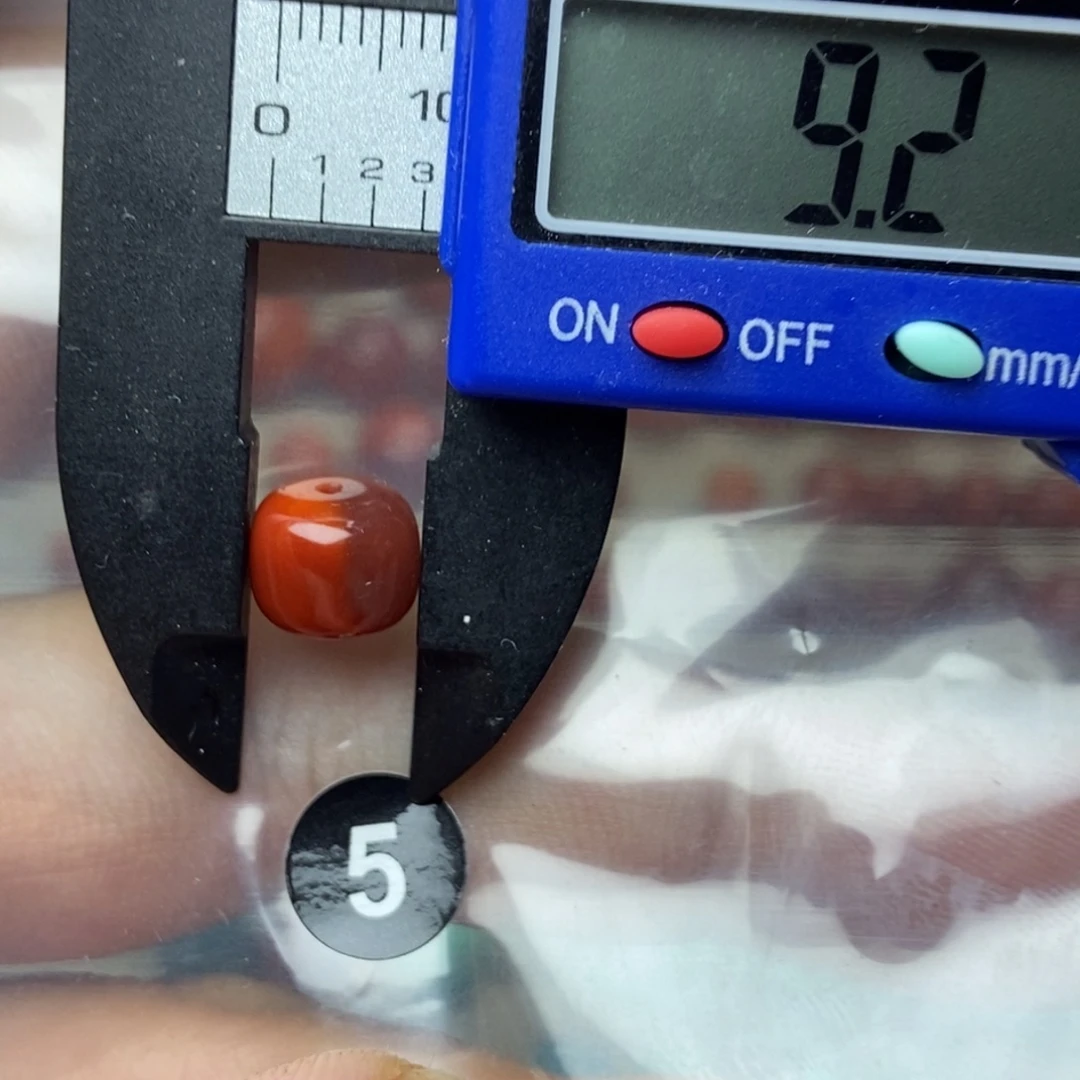 南红玛瑙未镶嵌南红玛瑙有瑕疵