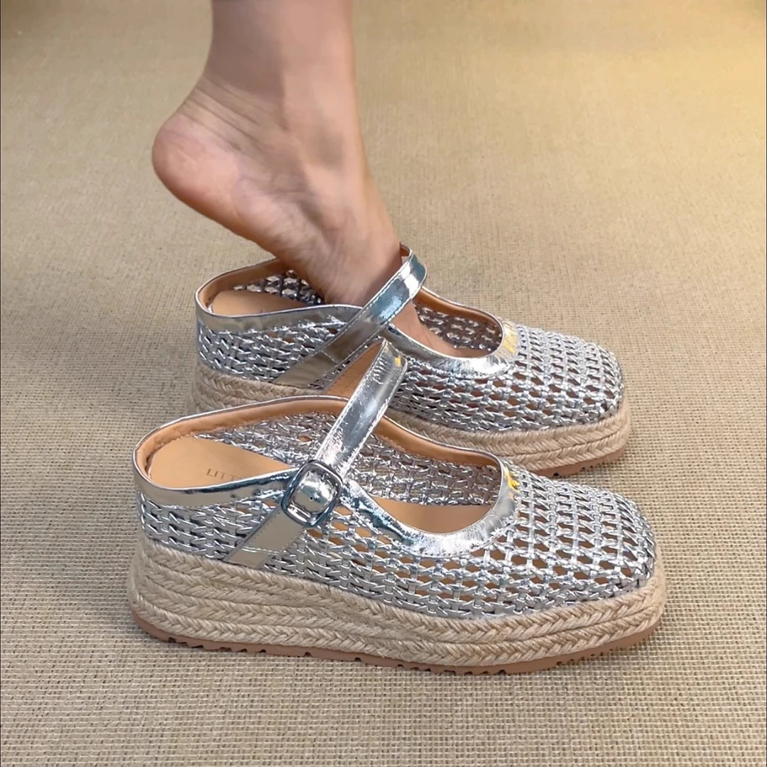 2025年新款法式复古包头半拖鞋女鞋防水台镂空编织一字扣带厚底鞋