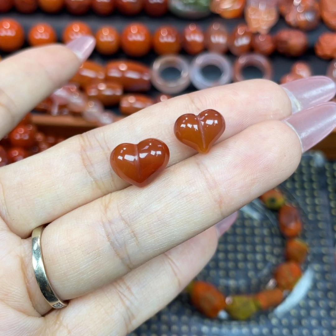 火***兔南红玛瑙未镶嵌颈饰屁桃