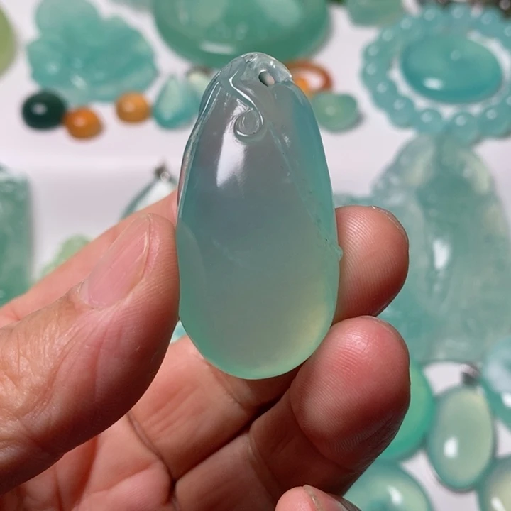 蛇纹石玉未镶嵌颈饰