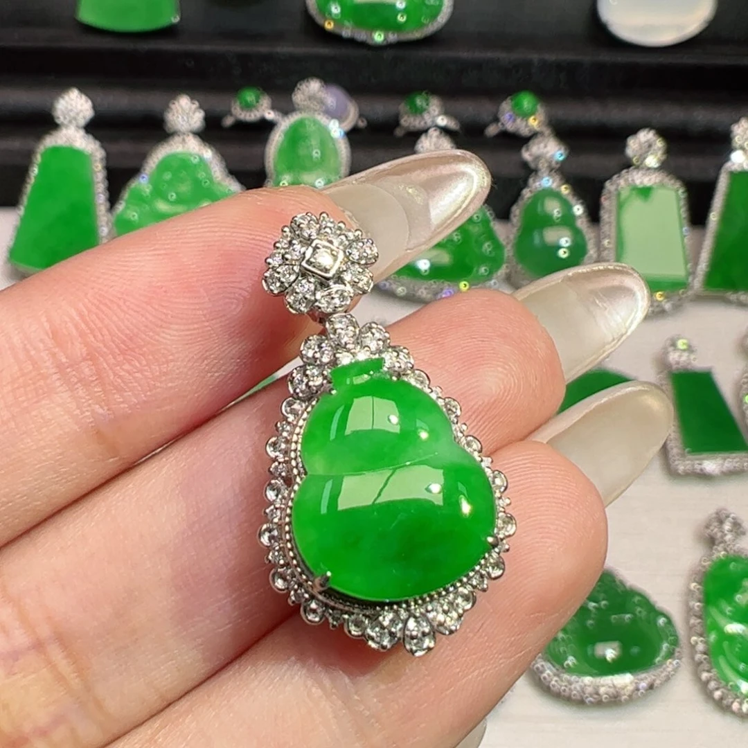 颈饰18K金镶嵌翡翠