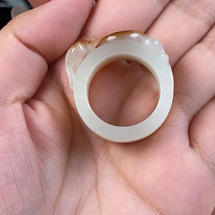 旭***8和田玉未镶嵌挂件