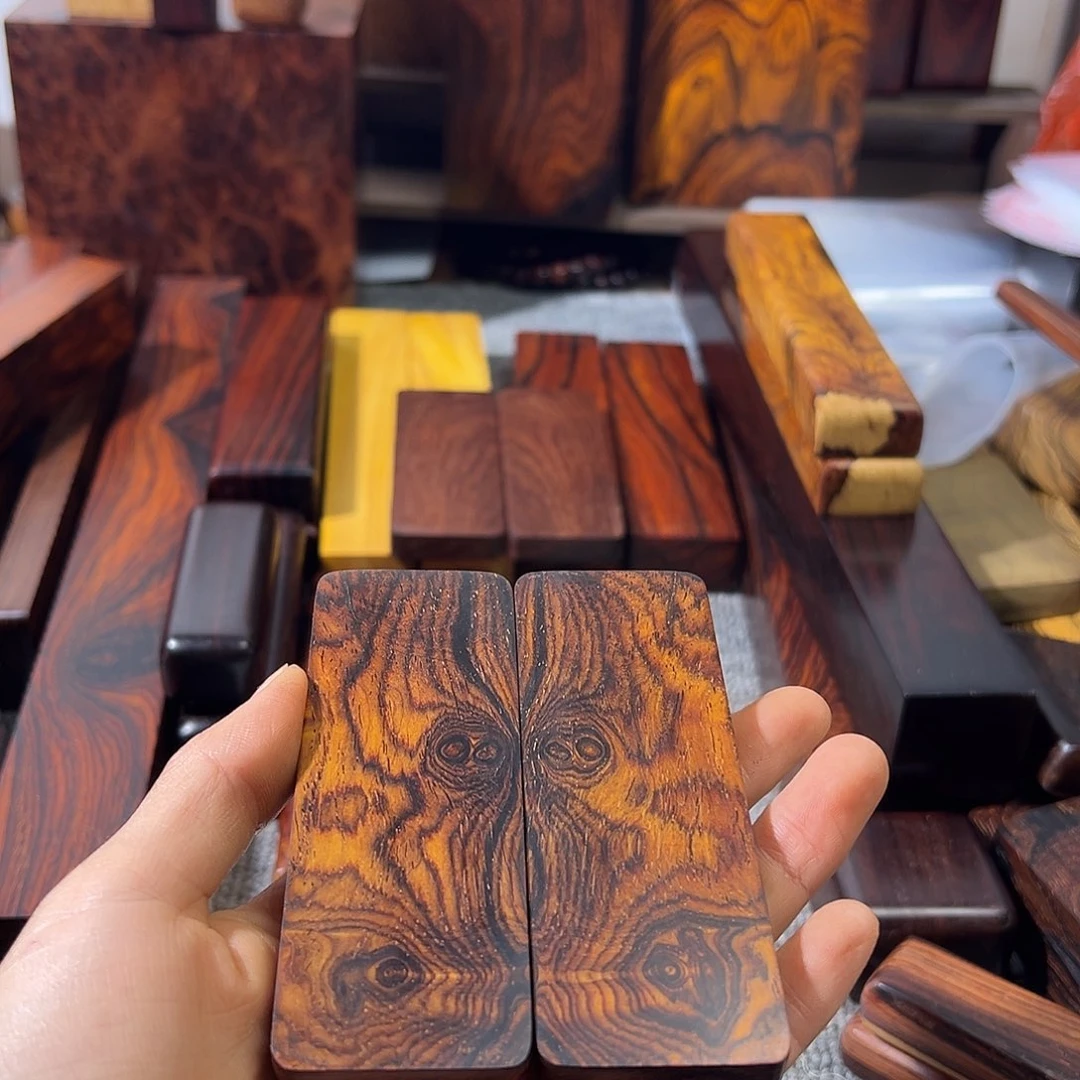 u***0微凹黄檀刀柄一对