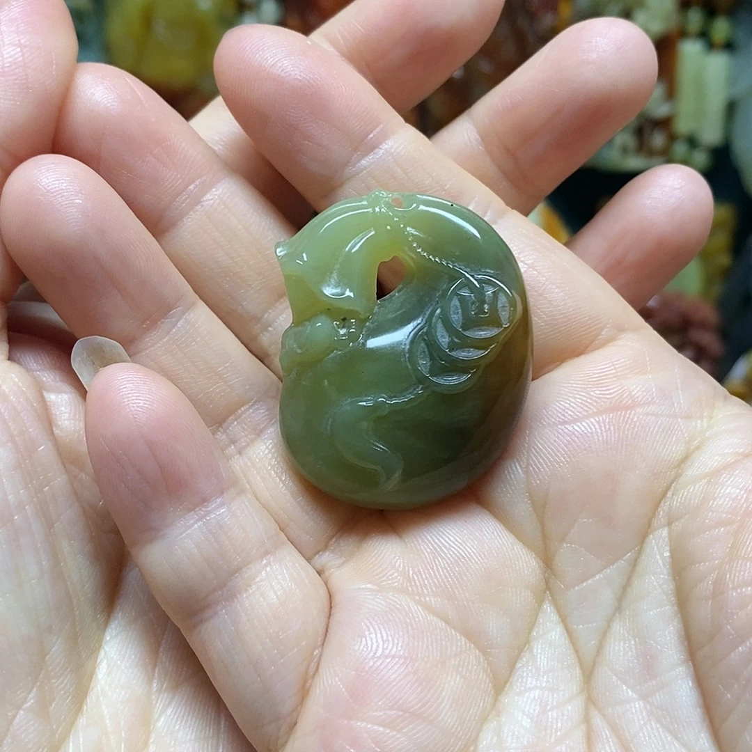 岫玉未镶嵌吊坠(赠链)