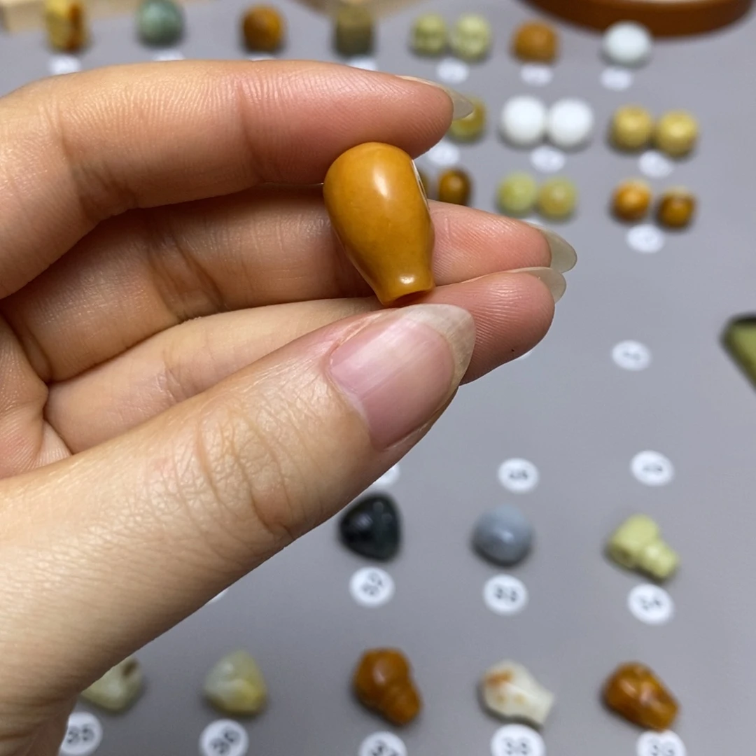 蛇纹石玉配饰合金吉**柳