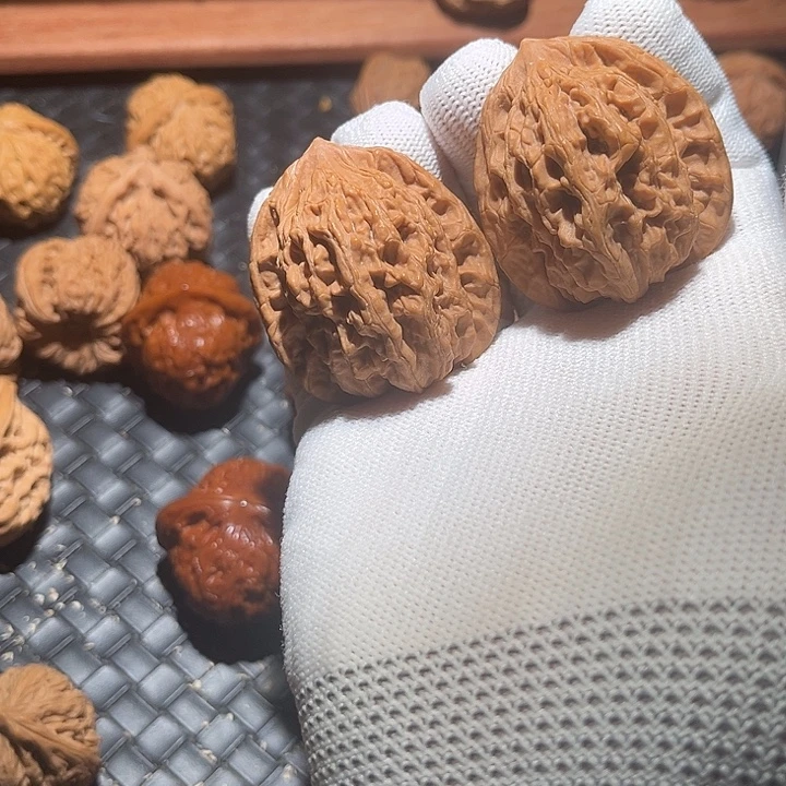 简***、吊坠龙脊菩提麦虎